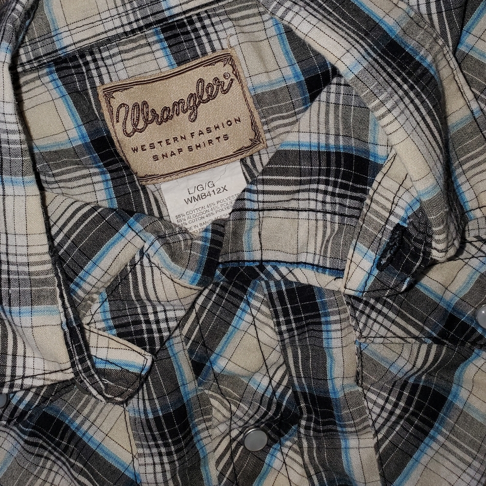4/$25 Wrangler shirt - Picture 2 of 2